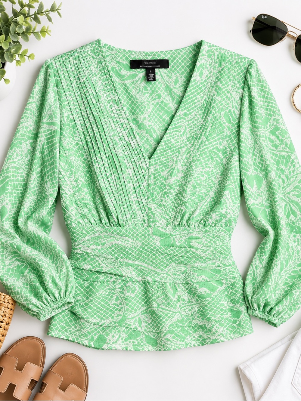 WHITE HOUSE BLACK MARKET Mint Green Floral Print Pleated Blouse Size 6
